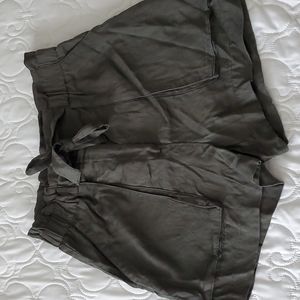 EuC h and m size 6 paperbag shorts